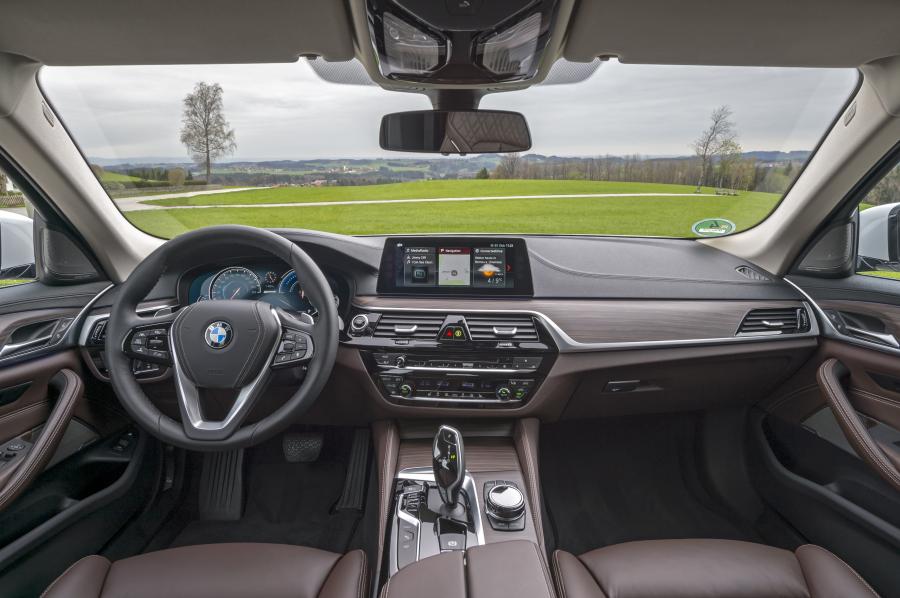 Торпедо BMW 530e 2017 года  (WW) (фото 42 из 57)